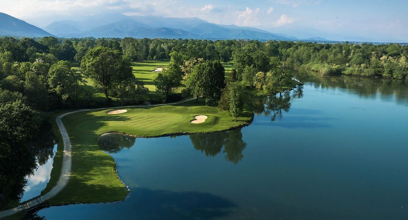La Mandria, water hole with the Alps